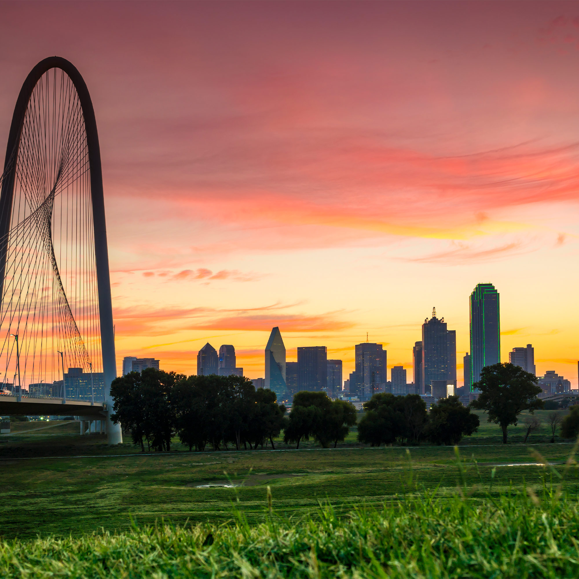 A skyline photo of Dallas, Texas at sunset